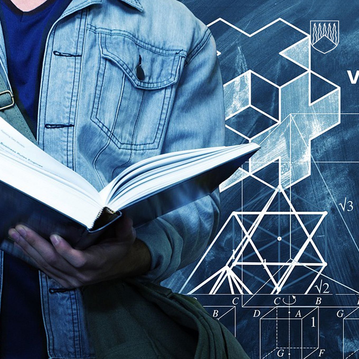 Henkilö pitää kädessään isoa opasta. Taustalla matemaattisia koukeroita.